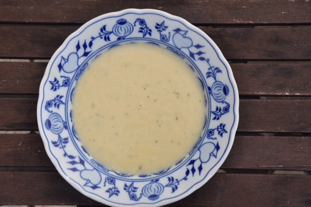 Pastinakencreme suppe mit Liebstöckel